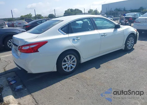 2017 Nissan Altima 2.5 S z USA, uszkodzony, nr VIN 1N4AL3AP3HC138205